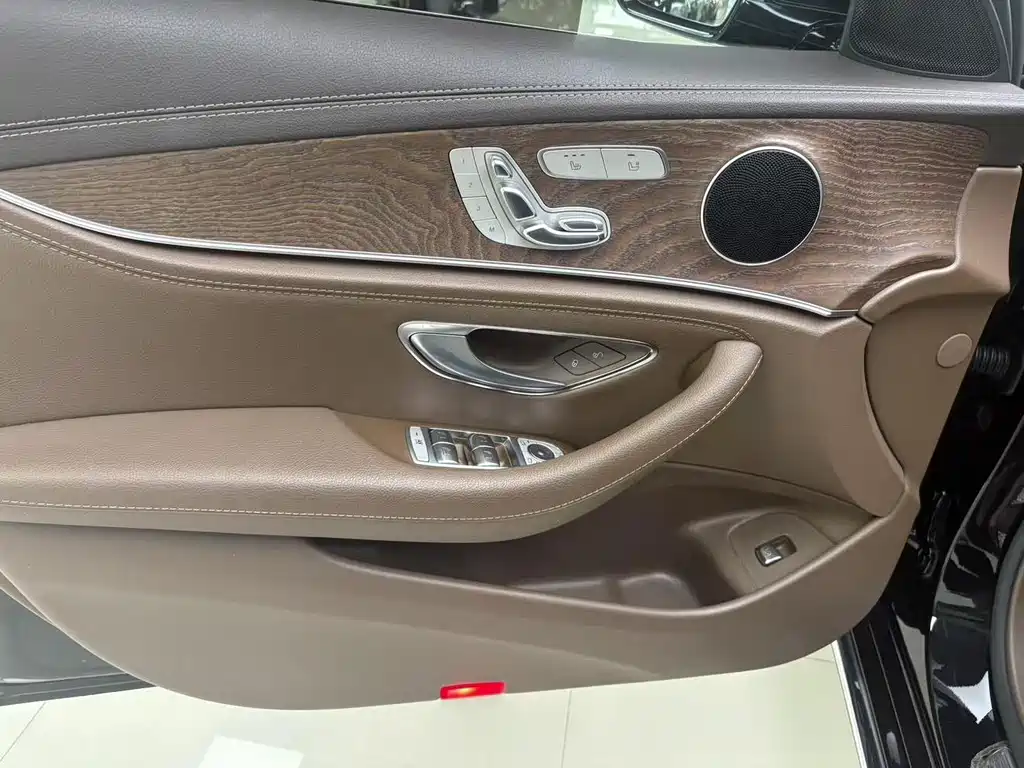 Mercedes-Benz E-Class — миниатюра 18