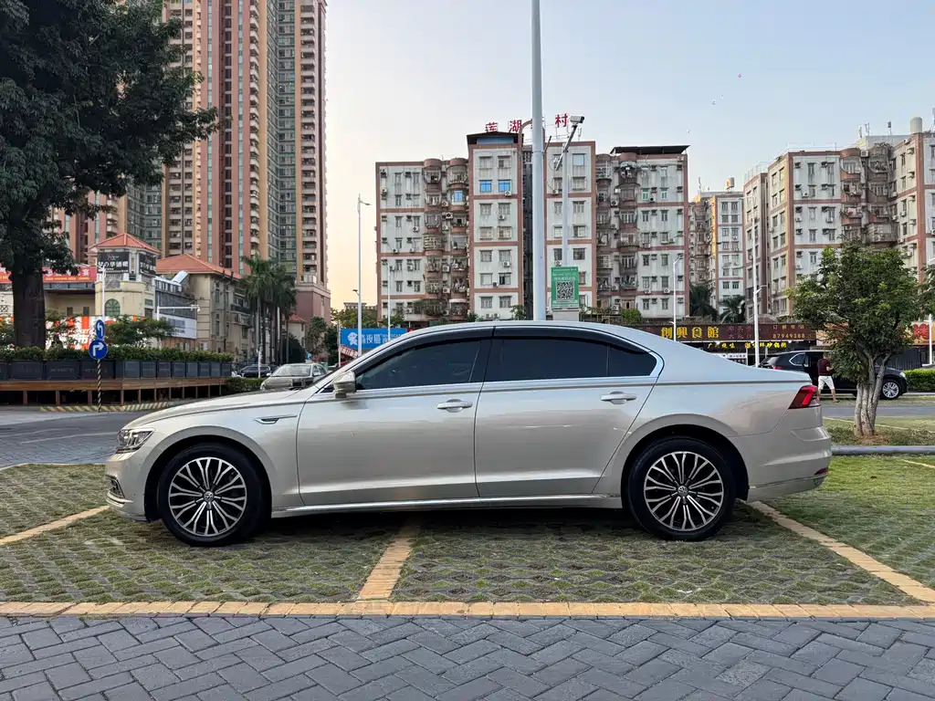 Volkswagen Phideon — миниатюра 7