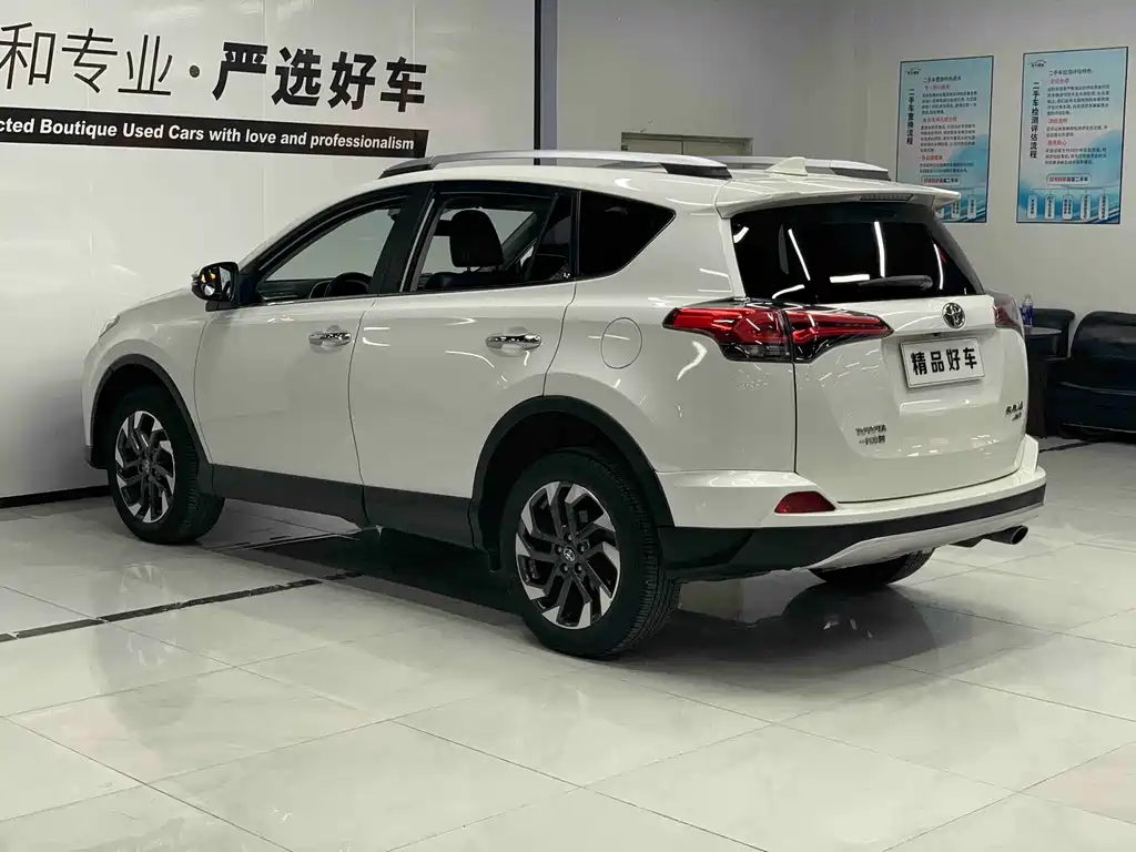 Toyota RAV4 — миниатюра 4