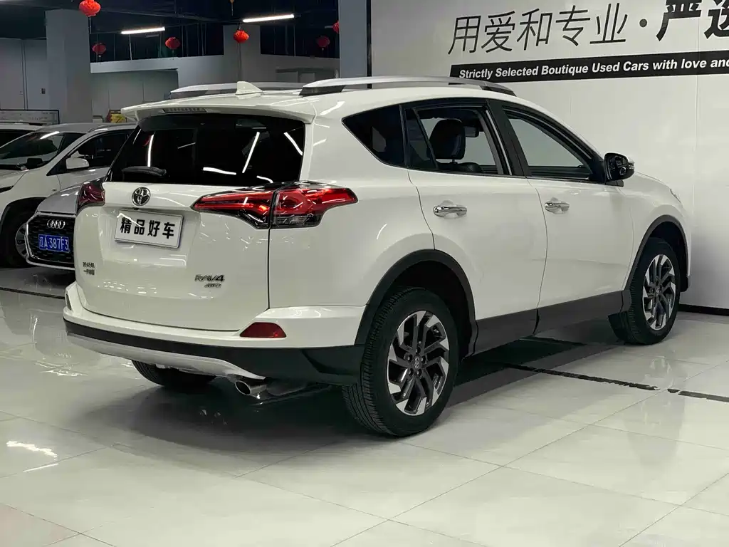 Toyota RAV4 — миниатюра 6