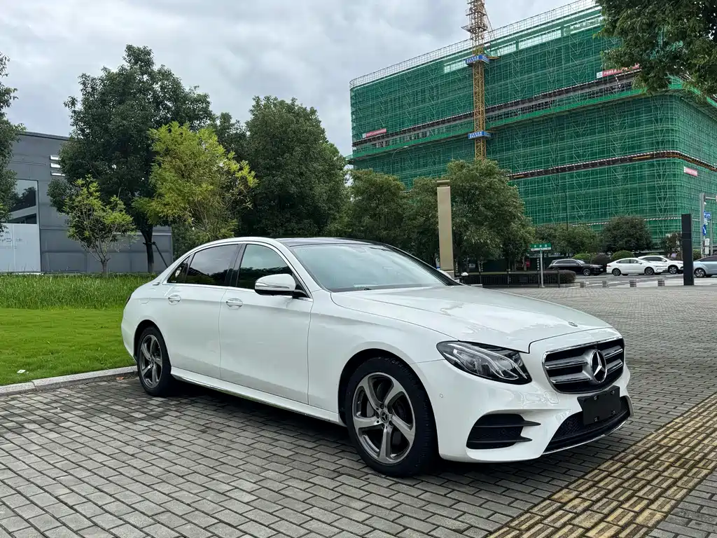 Mercedes-Benz E-Class — миниатюра 2