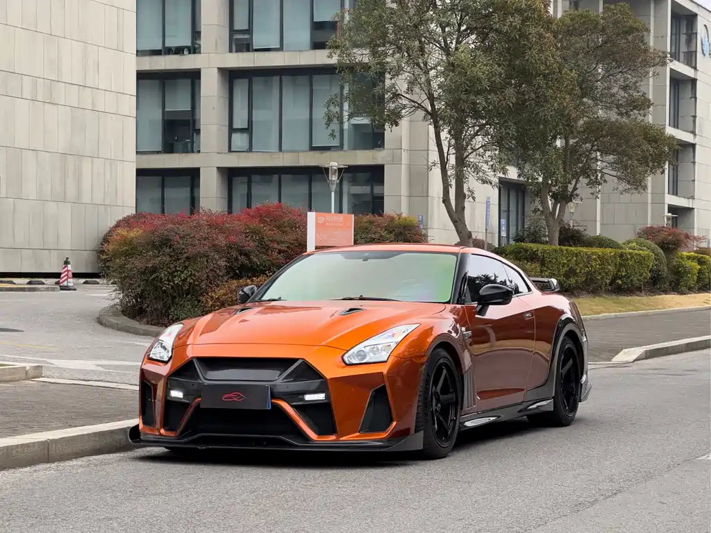 NISSAN GT R