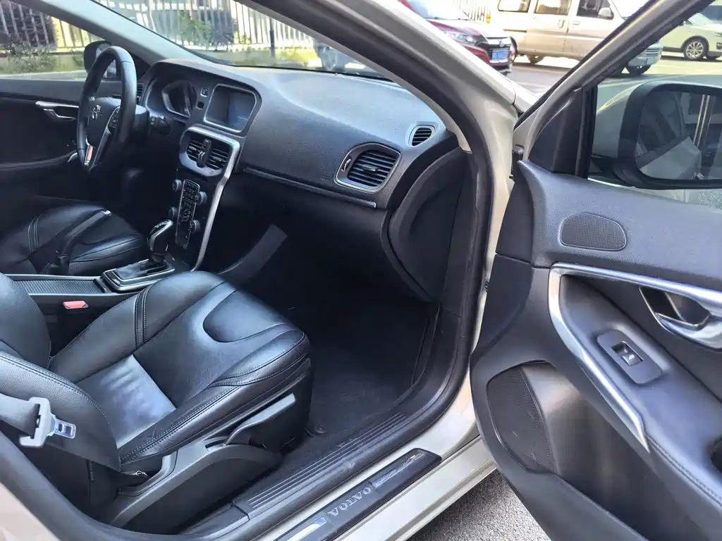 Volvo V40 — миниатюра 18
