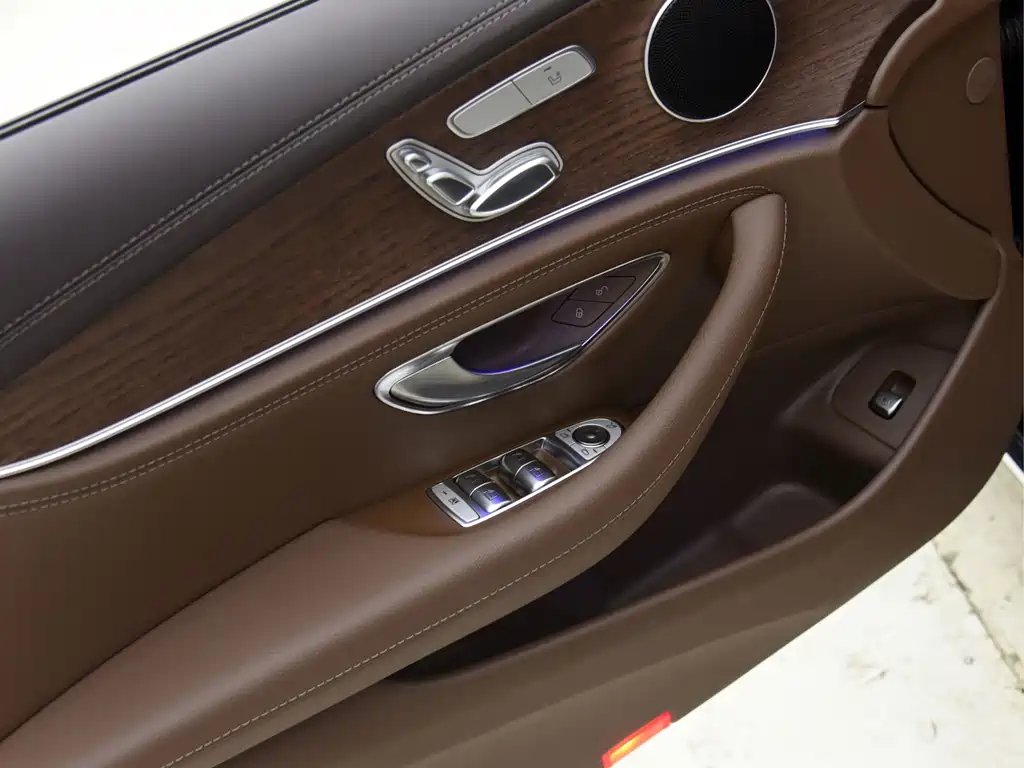 Mercedes-Benz E-Class — миниатюра 12