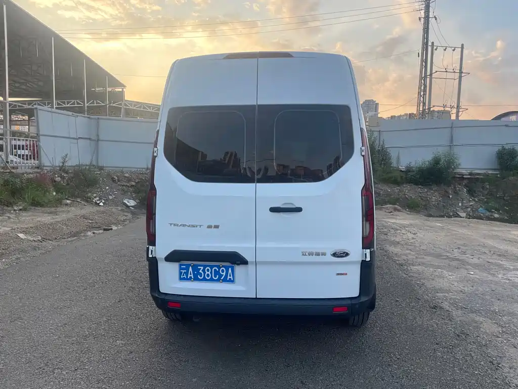 Ford Transit — миниатюра 6