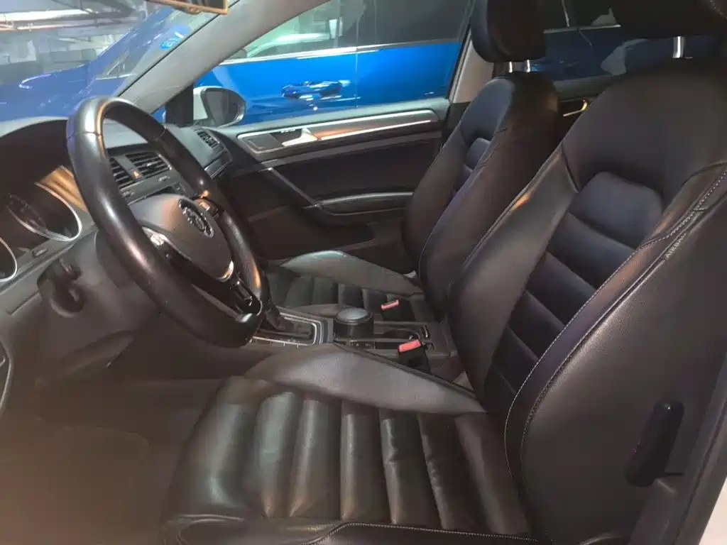 Volkswagen Golf — миниатюра 12