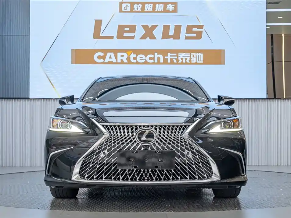 Lexus ES 2024