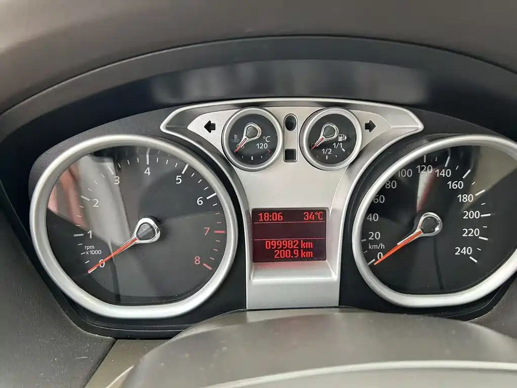 Ford Focus 2012 1.8L AT Fashion