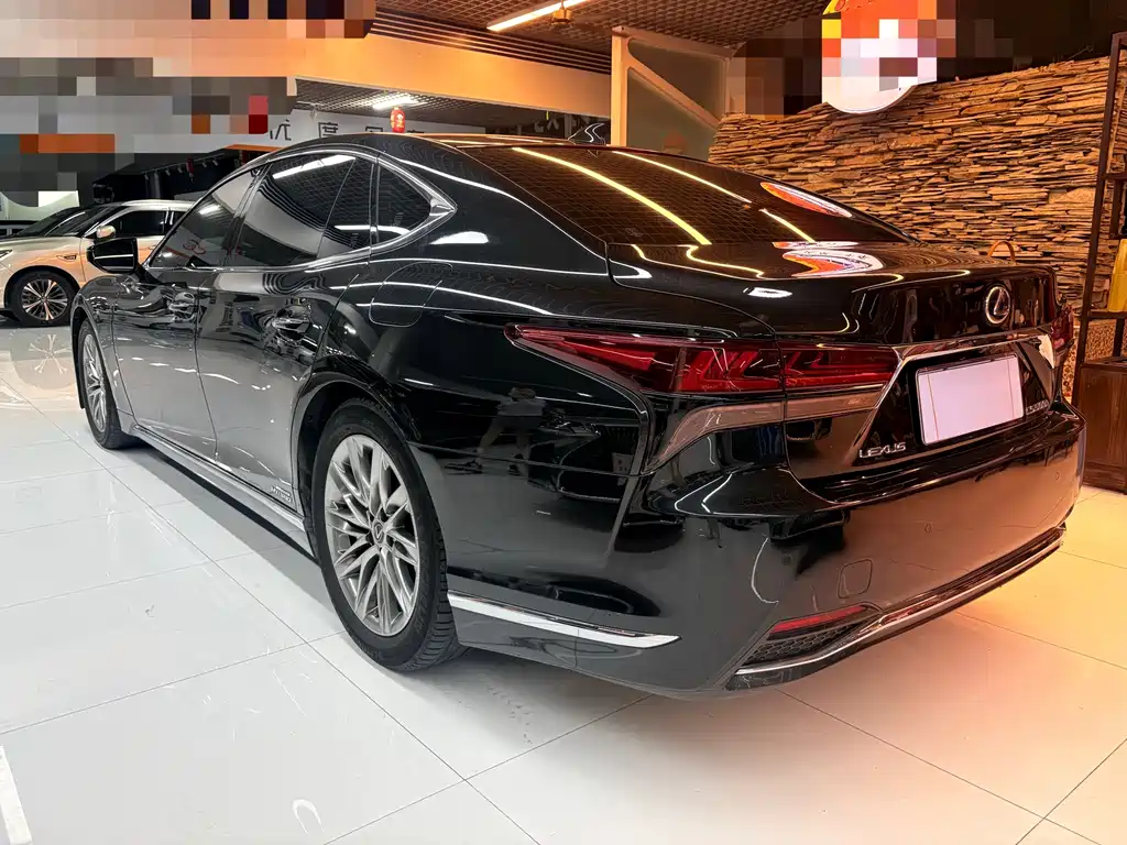Lexus LS — миниатюра 9