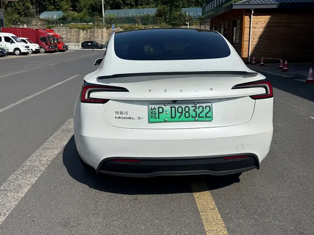 Tesla Model 3 — миниатюра 5