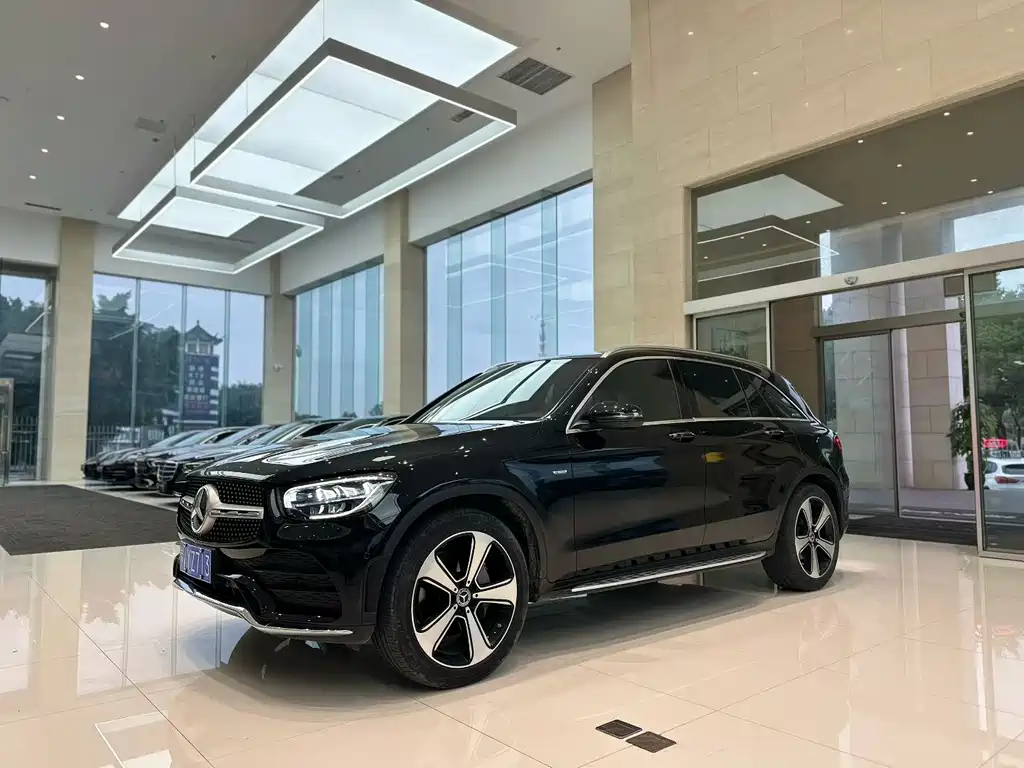 MERCEDES-BENZ GLC