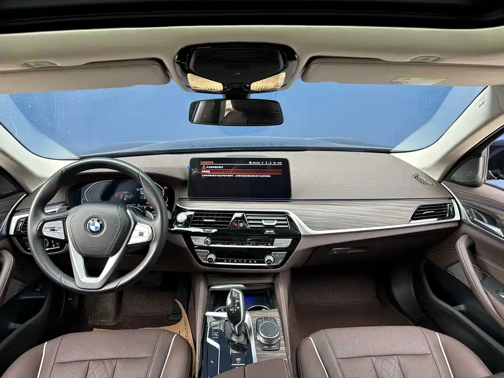 BMW 5 Series — миниатюра 4
