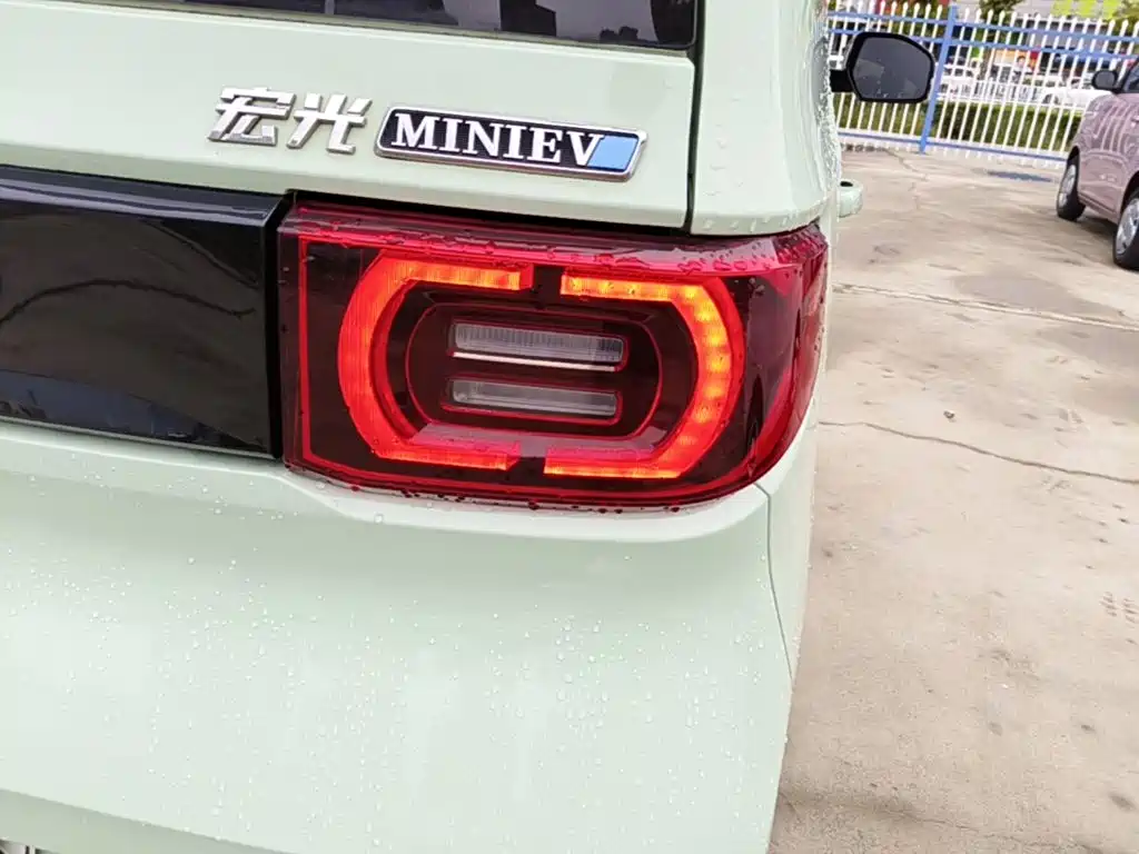 Wuling MINIEV — миниатюра 8