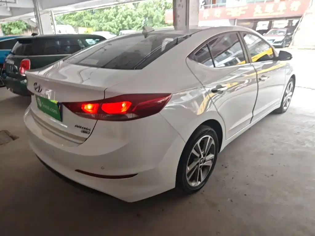 Hyundai Elantra — миниатюра 7