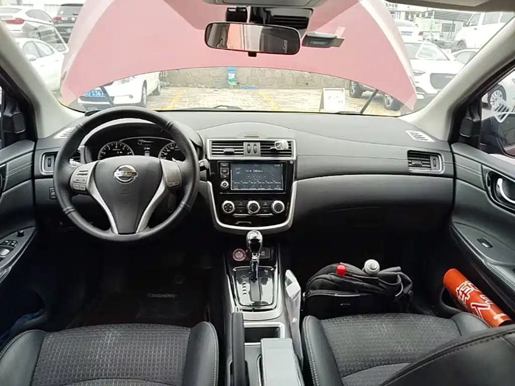 Nissan Tiida — миниатюра 10