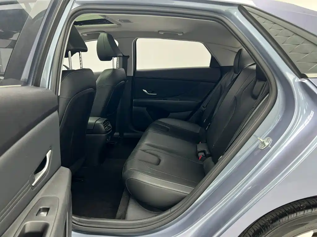 Hyundai Elantra — миниатюра 10
