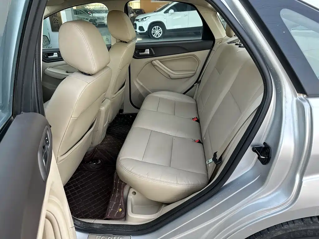 Ford Focus Sedan Classic 1.8L Manual Fashion Type, фото 8