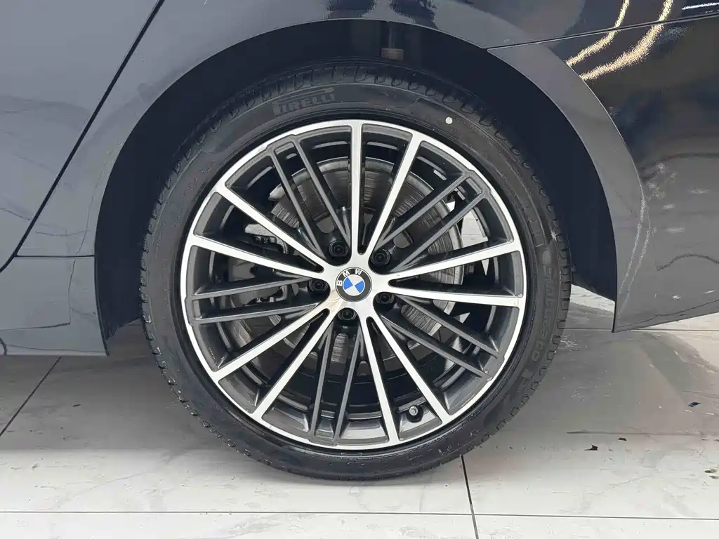 BMW 5 Series — миниатюра 8