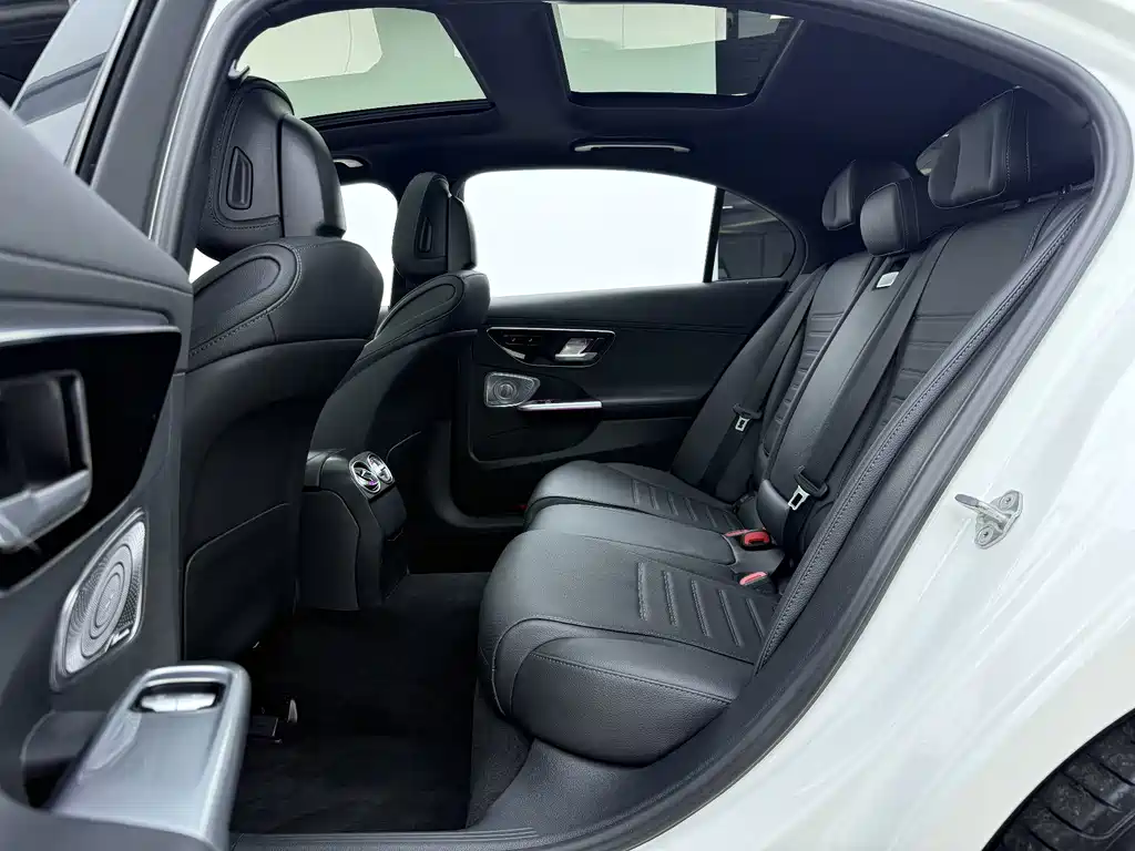 Mercedes-Benz C-Class — миниатюра 6