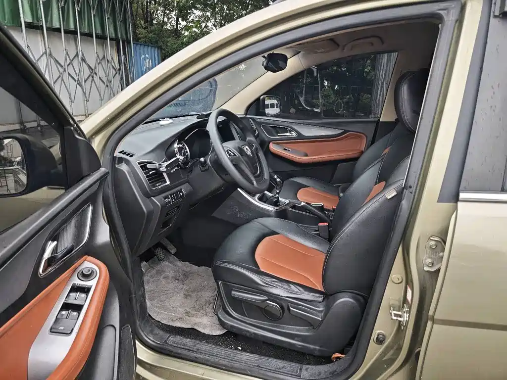 Baojun 560 2015 1.8L MT Elite