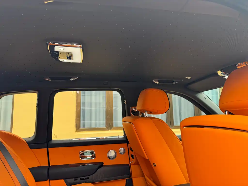 Rolls-Royce Cullinan 2024 мест