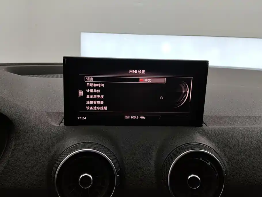Audi Q2L e-tron — миниатюра 13