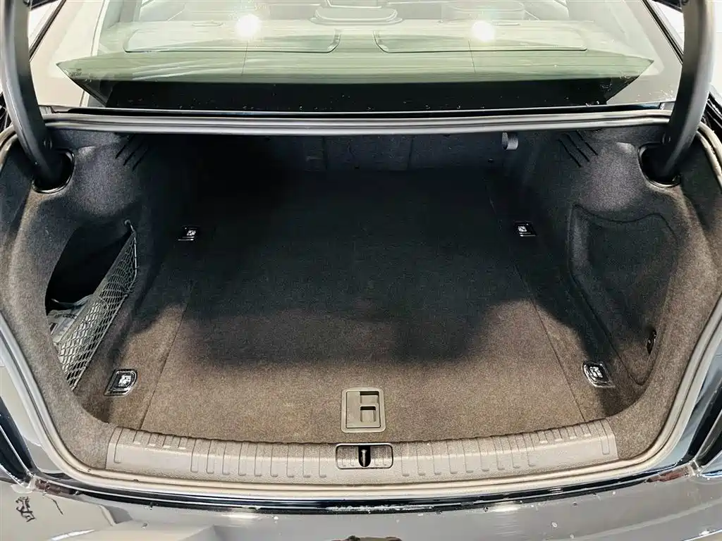 Audi A6L 2023 40 TFSI Luxury