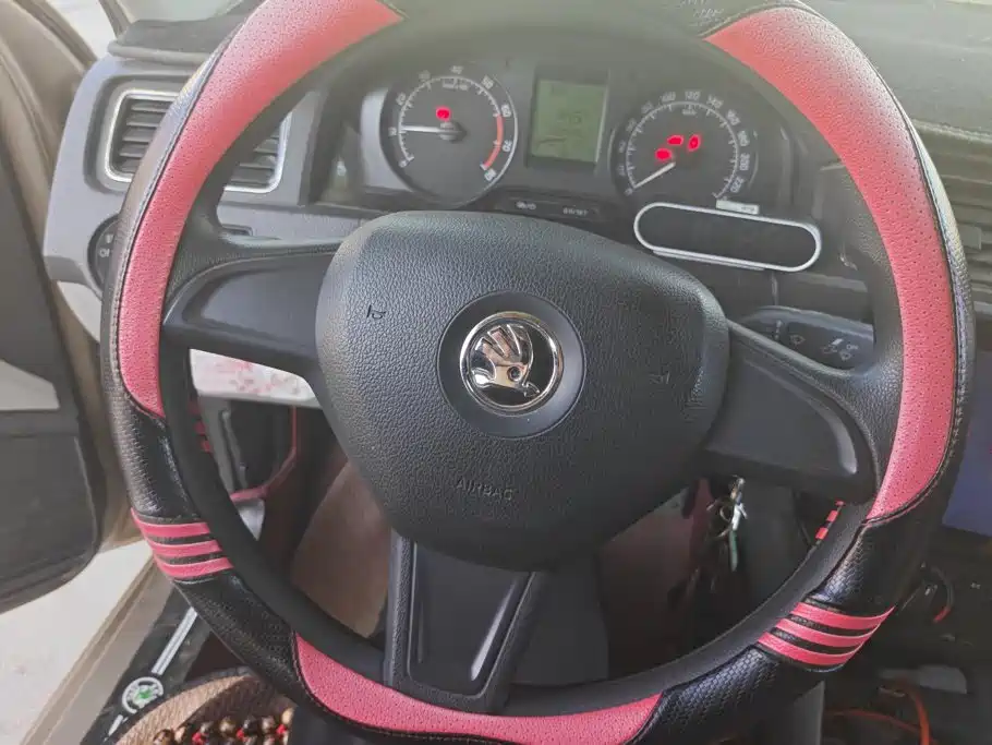 Skoda Rapid — миниатюра 15