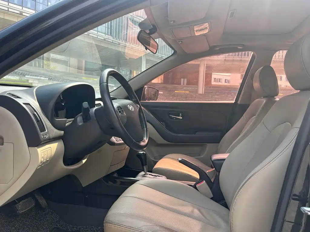 Hyundai Elantra — миниатюра 8