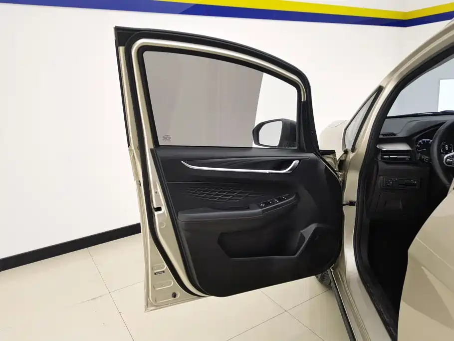 Geely Vision X3 — миниатюра 7