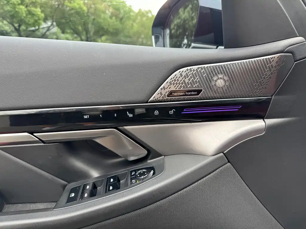 BMW 5 Series — миниатюра 4