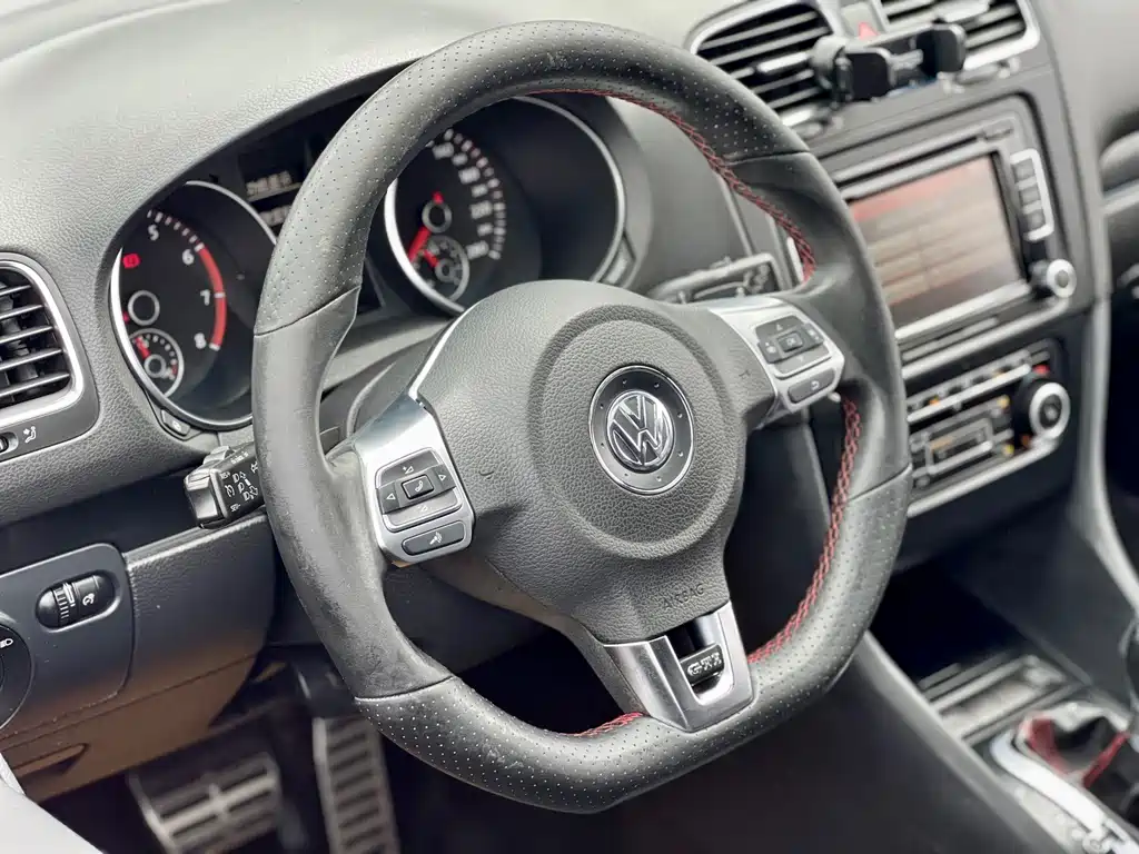 Volkswagen Golf GTI — миниатюра 7