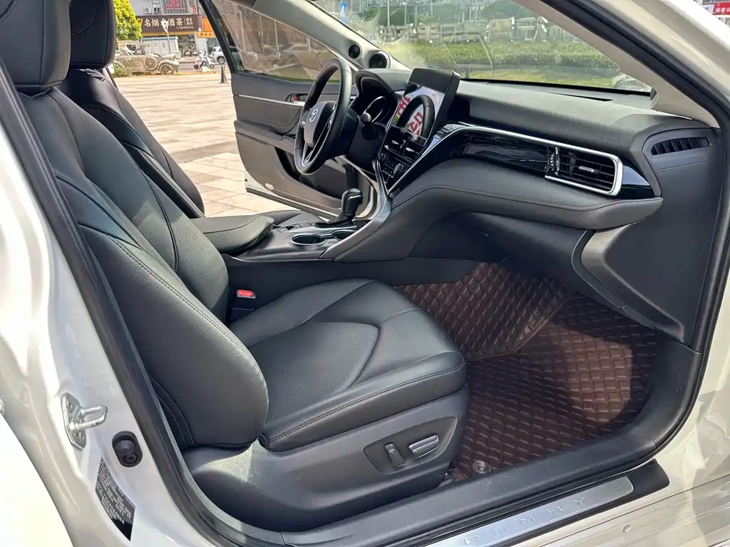 Toyota Camry — миниатюра 12