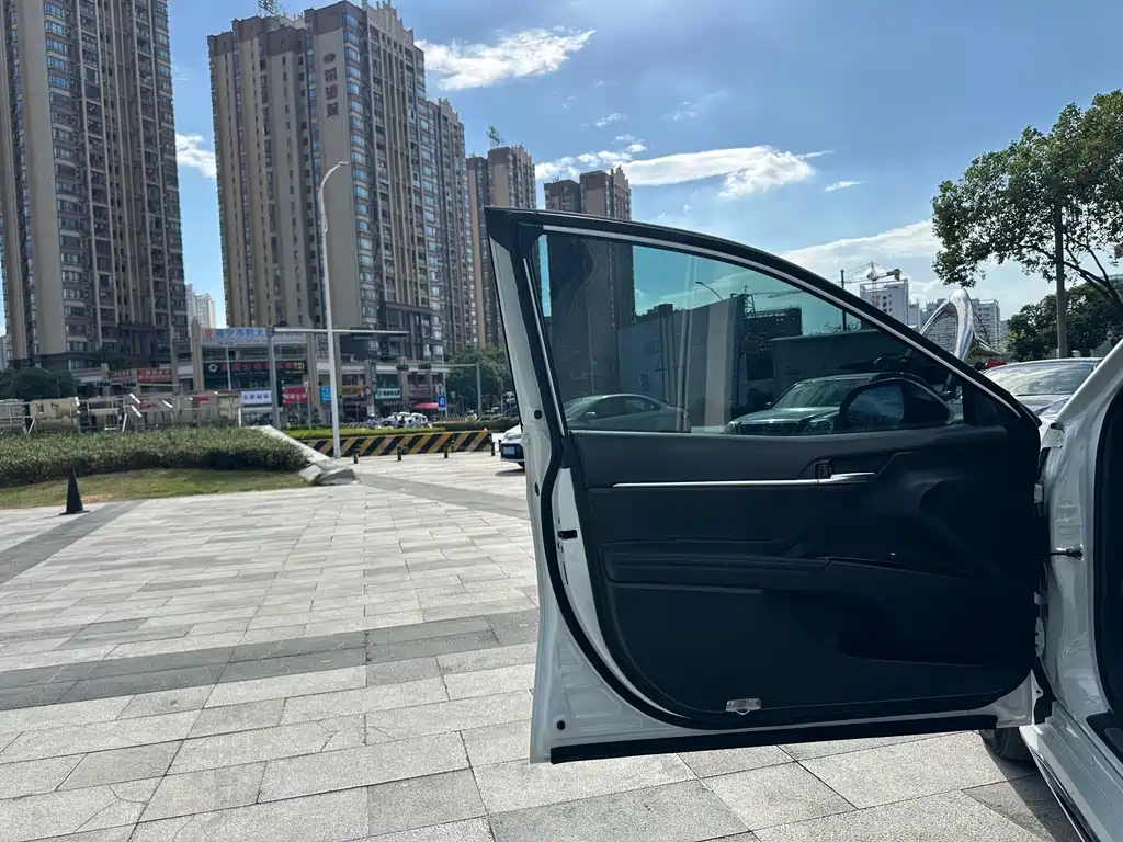 Toyota Camry — миниатюра 17