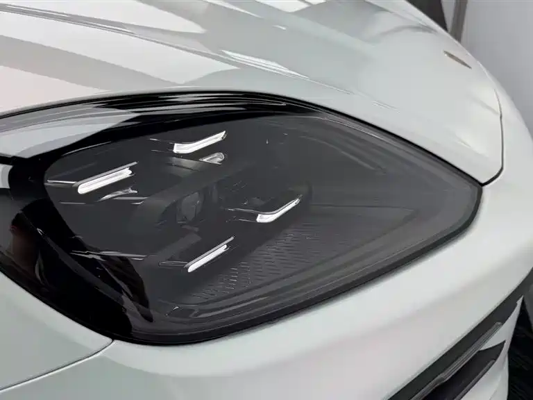 Porsche Cayenne — миниатюра 7