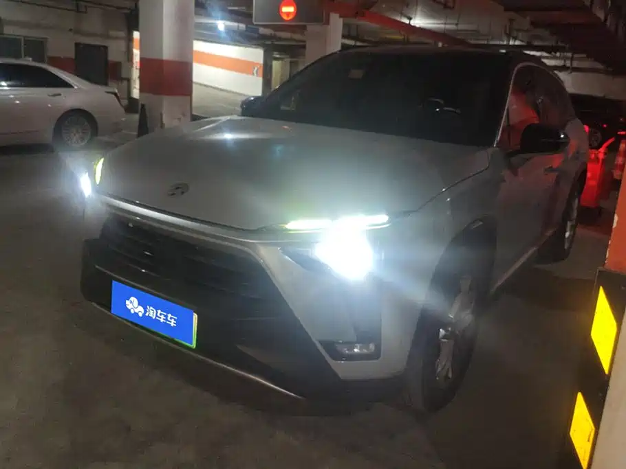 NIO ES8