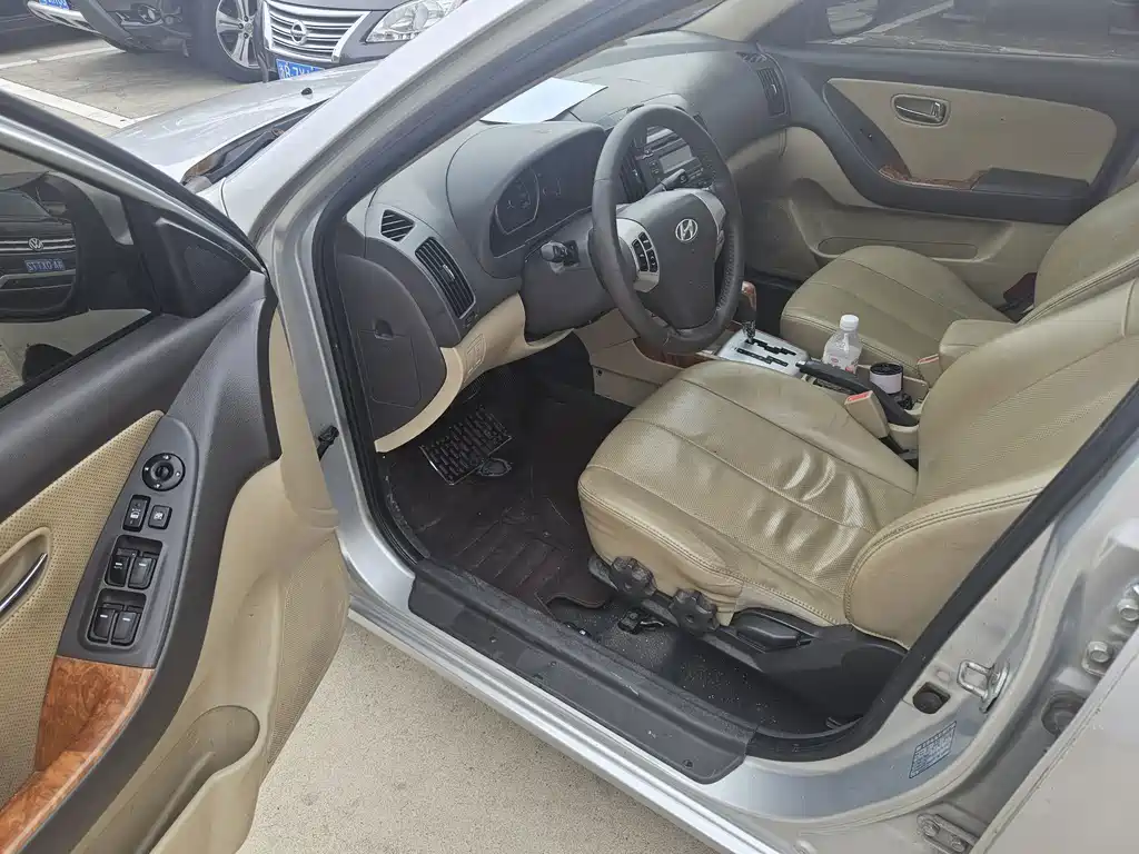 Hyundai Elantra — миниатюра 4