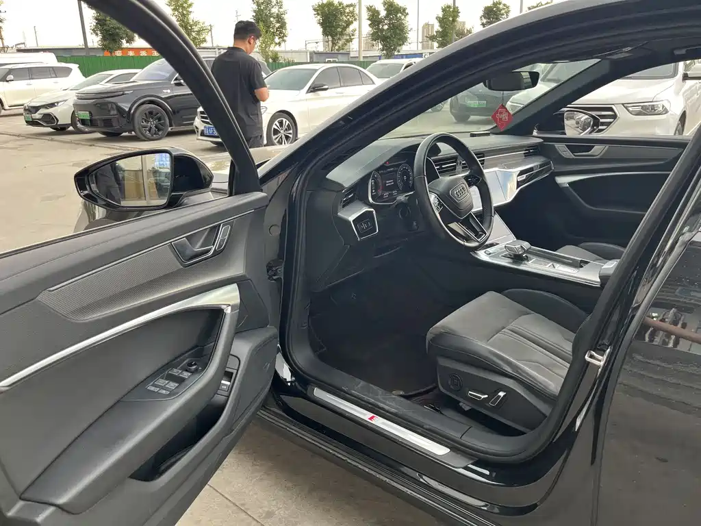 Audi A6L 2023 40 TFSI Luxury