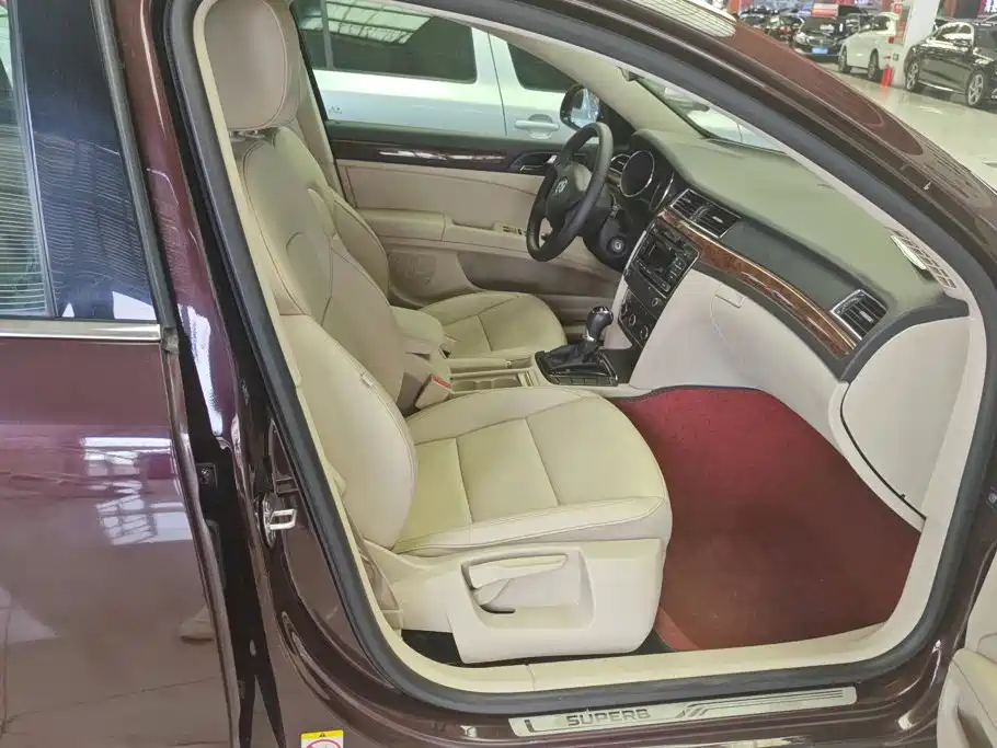 Skoda Superb — миниатюра 8