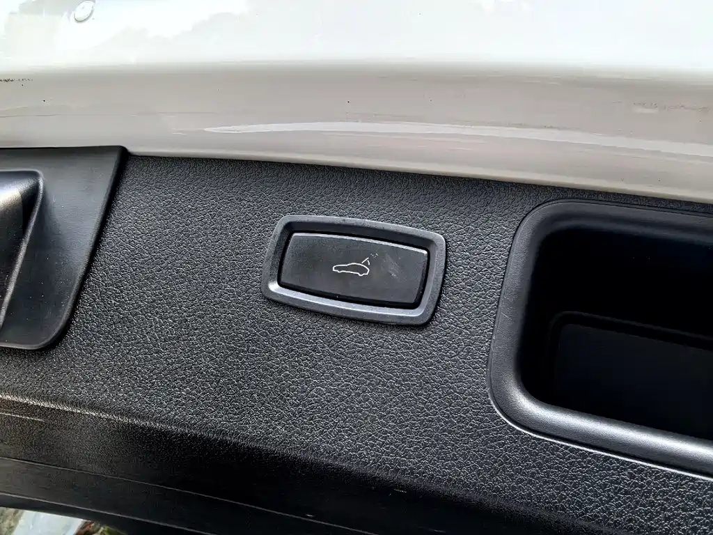 Porsche Macan — миниатюра 8