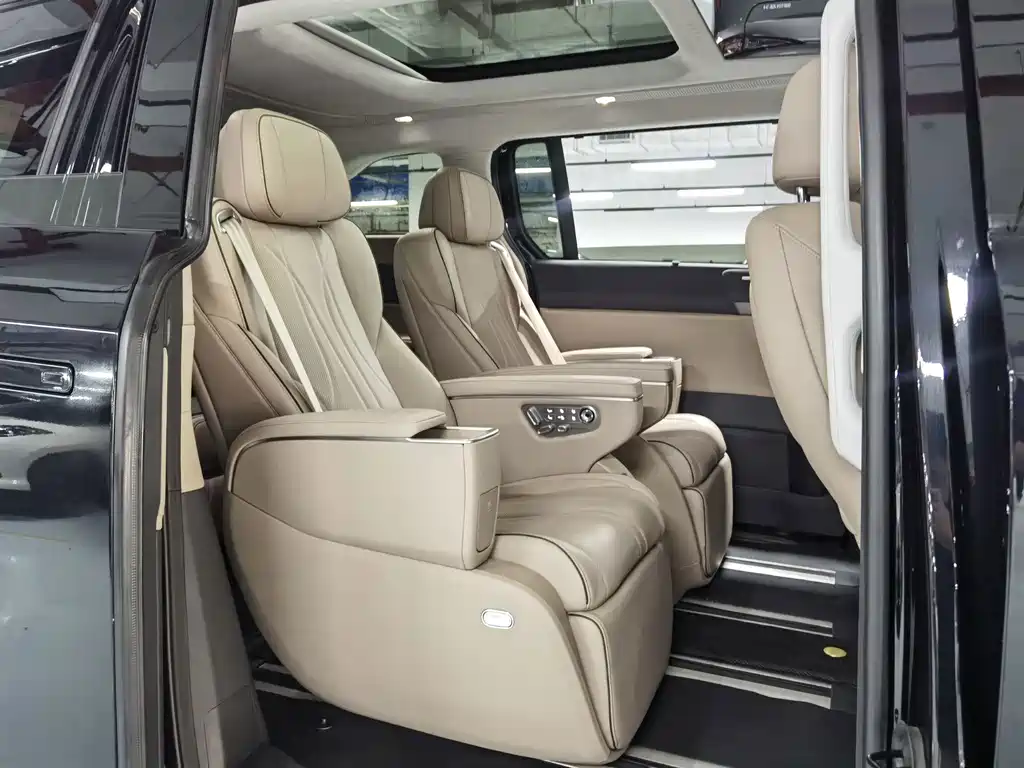 XPeng X9 — миниатюра 6