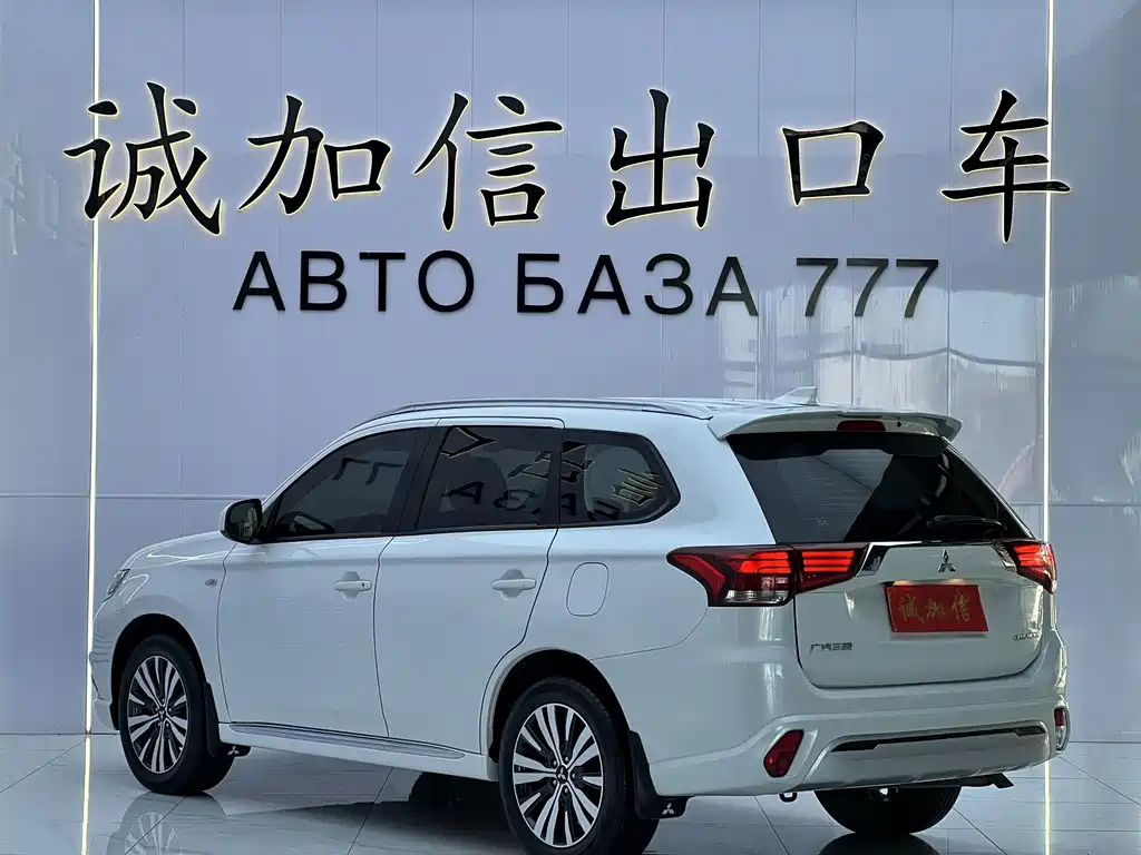 Mitsubishi Outlander — миниатюра 6