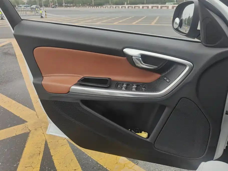 Volvo S60 — миниатюра 7