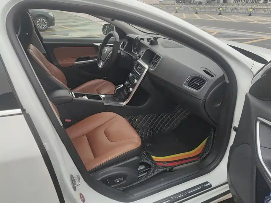 Volvo S60 — миниатюра 8