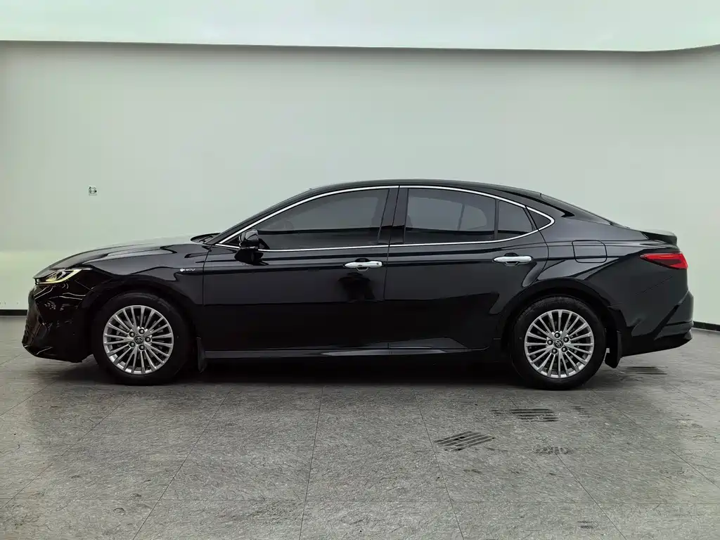 Toyota Camry — миниатюра 7
