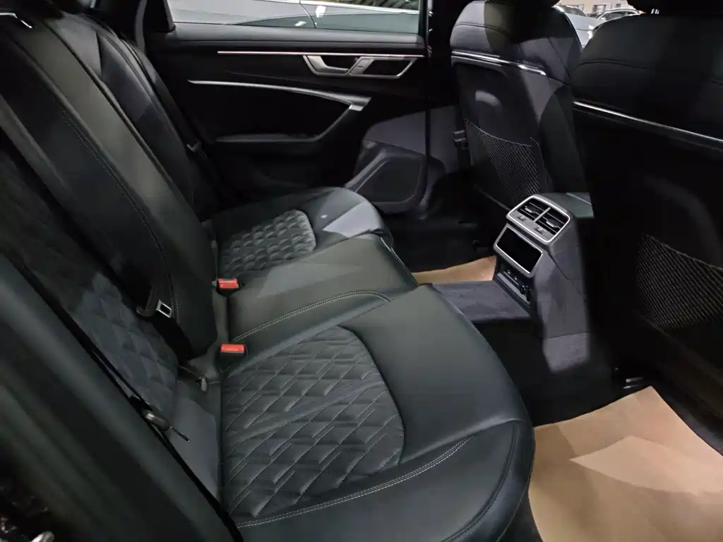 Audi A6L — миниатюра 10