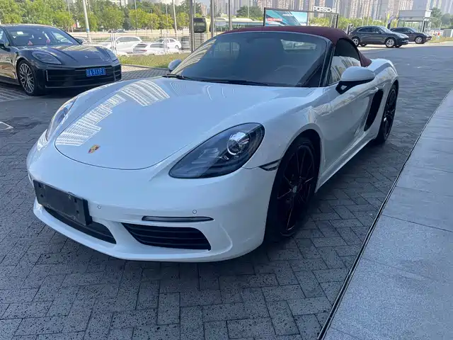 PORSCHE  718 2021