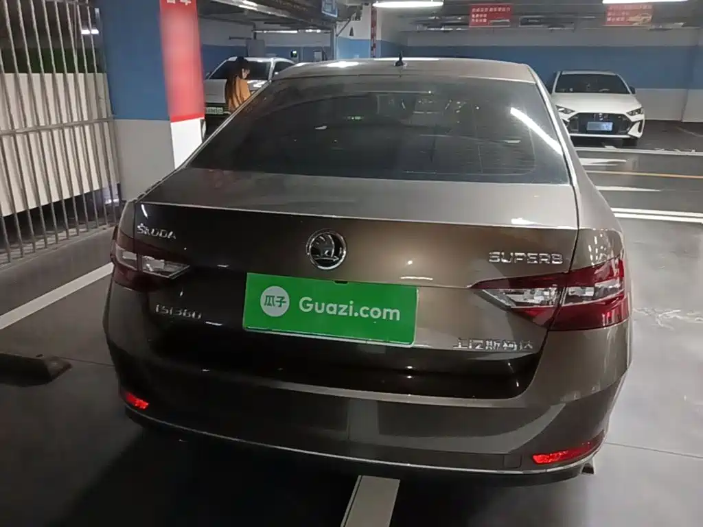 Skoda Superb — миниатюра 6