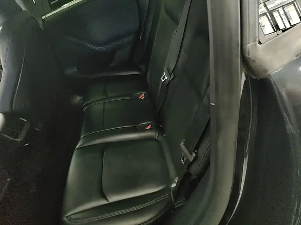 Tesla Model Y — миниатюра 17