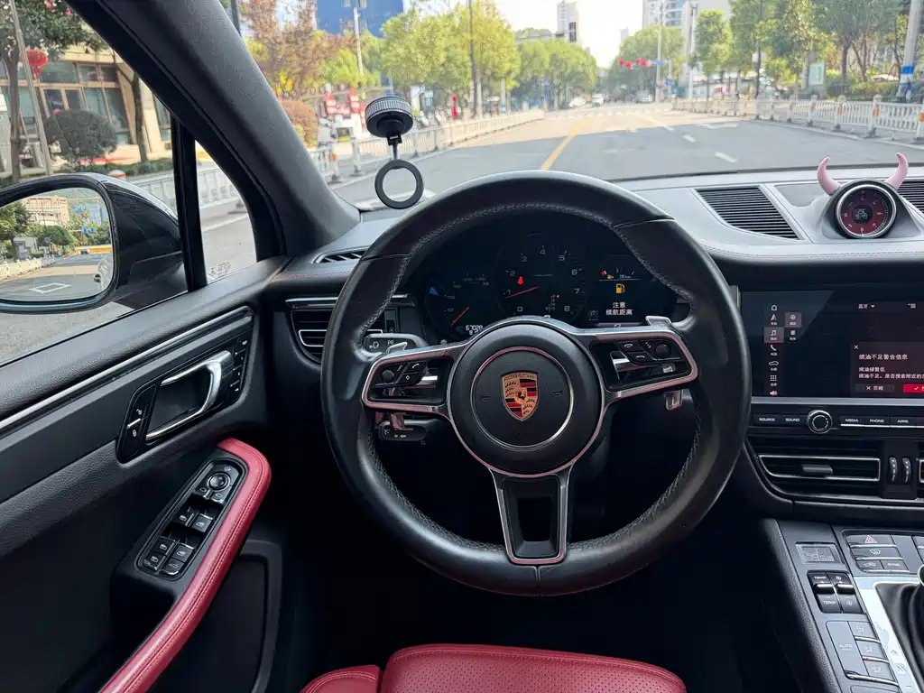Porsche Macan — миниатюра 6